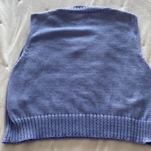Cable Knit Cropped Sweater Vest - Picture 4 of 9